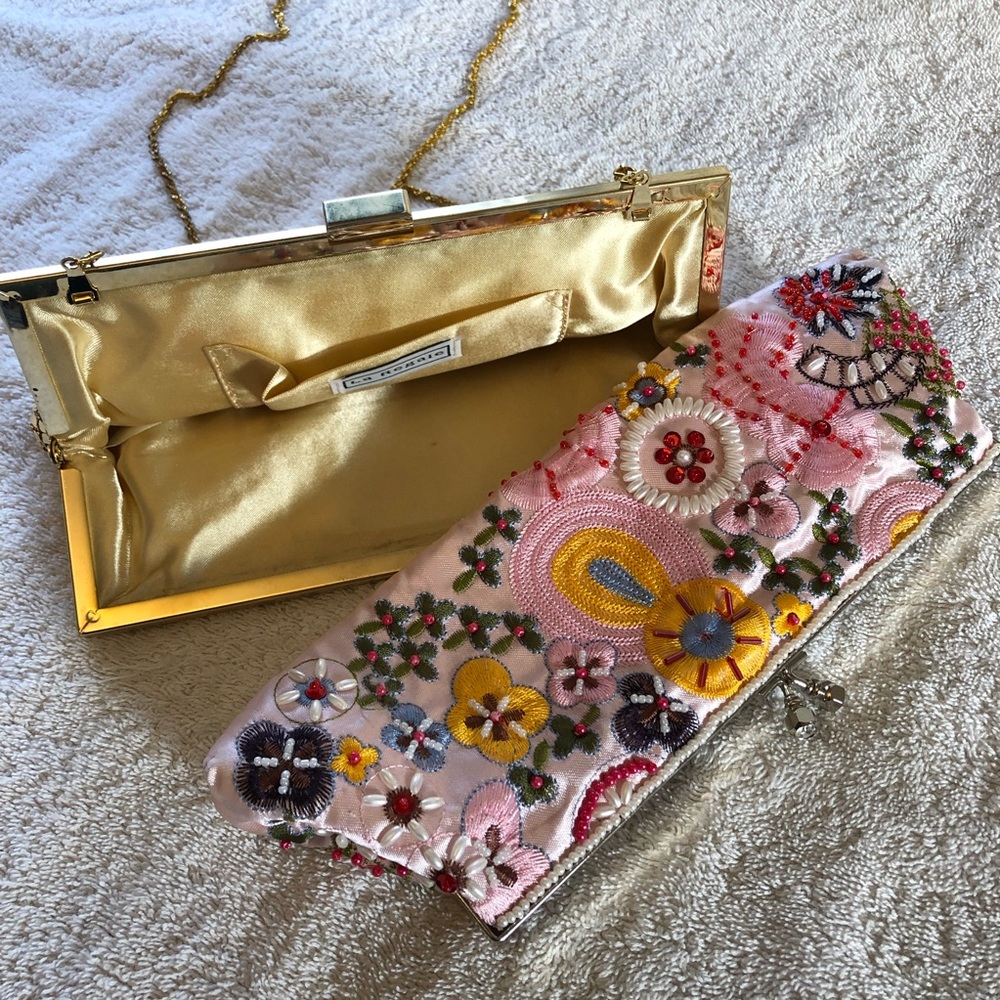 Two Clutch Purses 👛 for the price of one ☝🏼